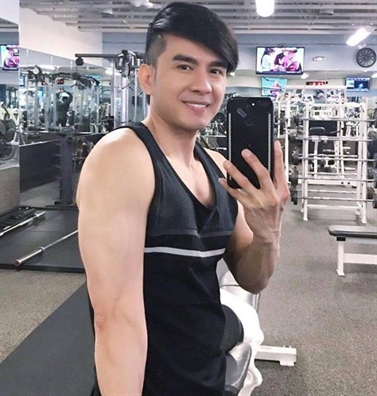 Những lần Đan Trường 'dìm' đàn em khi chụp ảnh chung Nhung lan Dan Truòng 'dim' dan em khi chup anh chung