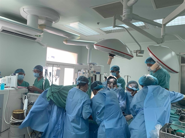 Cùng lúc thực hiện 2 ca ghép tạng cho bệnh nhân ở Huế từ người hiến ở Hà nội Cung luc thuc hien 2 ca ghep tang cho benh nhan o Hue tu nguoi hien o Ha noi