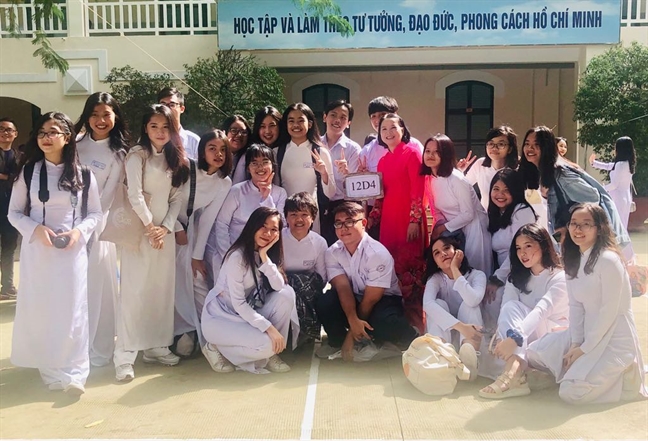 Bí thư Thành ủy TP.HCM: Học sinh không chỉ học giỏi, phải là người con hiếu thảo Bi thu Thanh uy TP.HCM: Hoc sinh khong chi hoc gioi, phai la nguoi con hieu thao