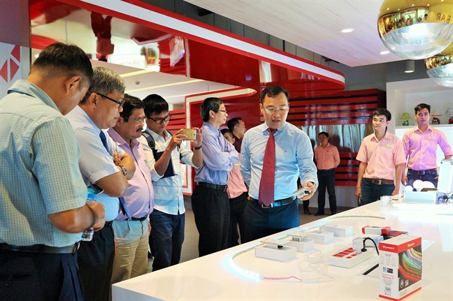Điện Quang được cấp giấy chứng nhận Doanh nghiệp khoa học và công nghệ Dien Quang duoc cap giay chung nhan Doanh nghiep khoa hoc va cong nghe