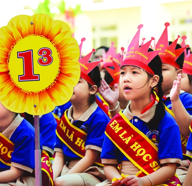 Con vào lớp Một, bố mẹ vẫn... mầm non Con vao lop Mot, bo me van... mam non