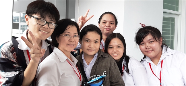 Theo chân học sinh tuổi 60 đi khai giảng Theo chan hoc sinh tuoi 60 di khai giang