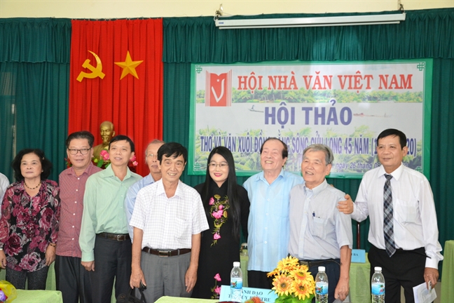 Văn học đồng bằng sông Cửu Long: Thơ tẻ nhạt, văn thiếu bứt phá, 'vùng trắng' phê bình Van hoc dong bang song Cuu Long: Tho te nhat, van thieu but pha, 'vung trang' phe binh