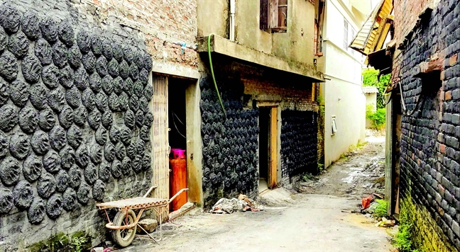 Chuyện về ông tiến sĩ người Nhật trong nghĩa trang làng gốm cổ Chuyen ve ong tien si nguoi Nhat trong nghia trang lang gom co