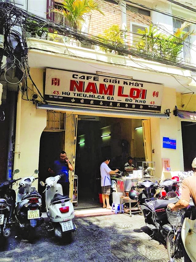 Quán hủ tiếu cá có ông chủ 'khó ở' nhưng luôn đông khách của Sài Gòn Quan hu tieu ca co ong chu 'kho o' nhung luon dong khach cua Sai Gon