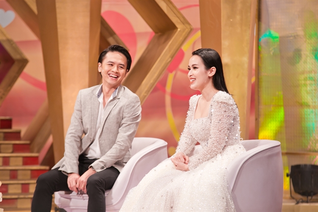 Văn Anh từng ghen với Lam Trường vì thân mật cùng Tú Vi Van Anh tung ghen voi Lam Truong vi than mat cung Tu Vi