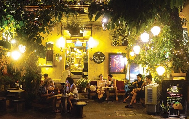 Quán cà phê xua đuổi khách Việt, chỉ tiếp khách Tây ở Hội An Quan ca phe xua duoi khach Viet, chi tiep khach Tay o Hoi An