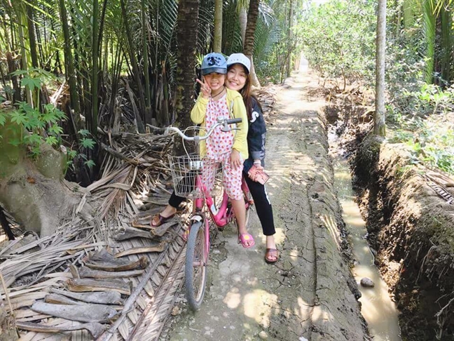 Hạnh cận trong ‘Kính vạn hoa’ thay đổi ra sao sau 15 năm? Hanh can trong ‘Kinh van hoa’ thay doi ra sao sau 15 nam?