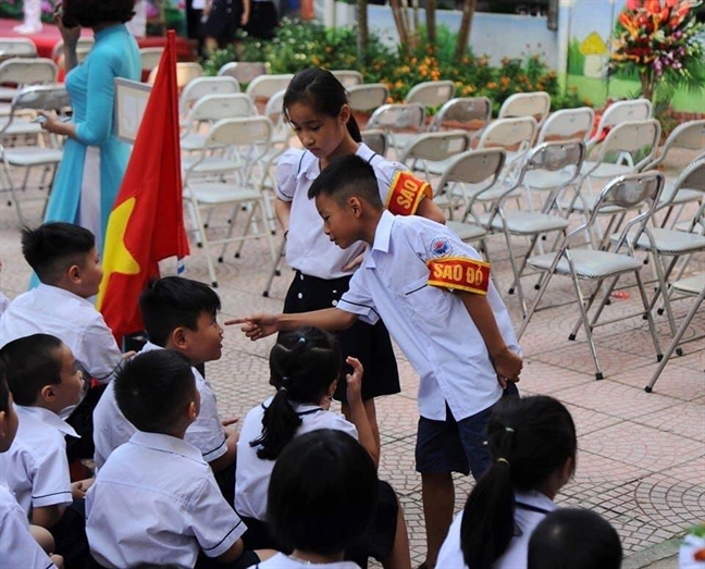 Đầu năm học, lại chuyện 'đại bàng được cấp phép' Dau nam hoc, lai chuyen 'dai bang duoc cap phep'