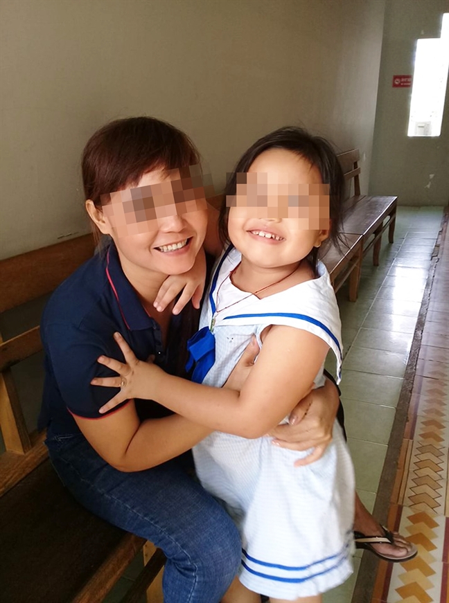 Bị đuổi khỏi nhà còn gánh nợ thay chồng Bi duoi khoi nha con ganh no thay chong