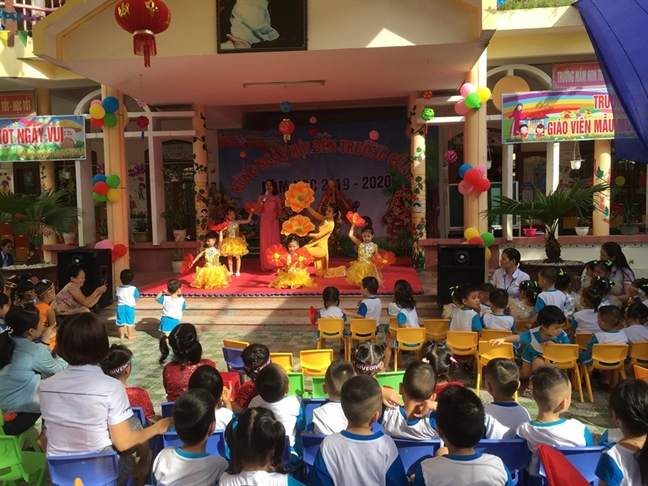 Ấm cúng lễ khai giảng muộn của học sinh vùng rốn lũ Am cung le khai giang muon cua hoc sinh vung ron lu