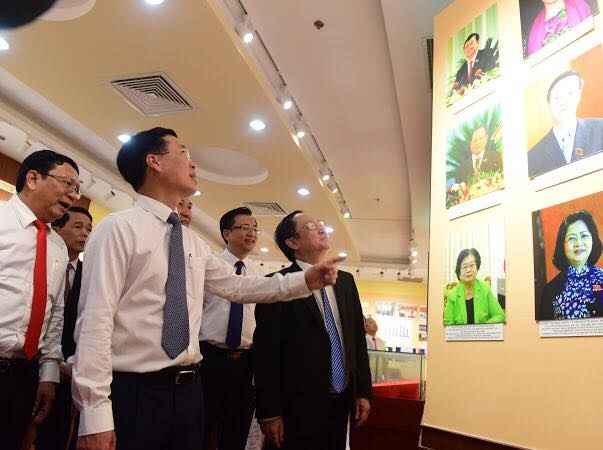 Ông Võ Văn Thưởng: Đi đâu, làm gì, tôi luôn tự hào là sinh viên ĐH Khoa học Xã hội và Nhân văn Ong Vo Van Thuong: Di dau, lam gi, toi luon tu hao la sinh vien DH Khoa hoc Xa hoi va Nhan van