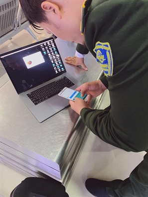 Sau lệnh cấm mang Macbook Pro đi máy bay, nhiều hành khách gặp phiền phức Sau lenh cam mang Macbook Pro di may bay, nhieu hanh khach gap phien phuc