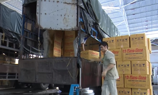 Phó ban Tuyên giáo Hà Nội nói gì khi bị truy vấn vụ cháy kho Rạng Đông? Pho ban Tuyen giao Ha Noi noi gi khi bi truy van vu chay kho Rang Dong?