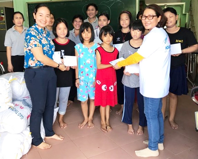 Nặng duyên với Hội Nang duyen voi Hoi