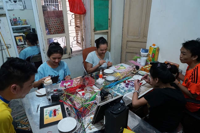 Hành trình lên máy bay của những chiếc thiệp Trung thu Hanh trinh len may bay cua nhung chiec thiep Trung thu