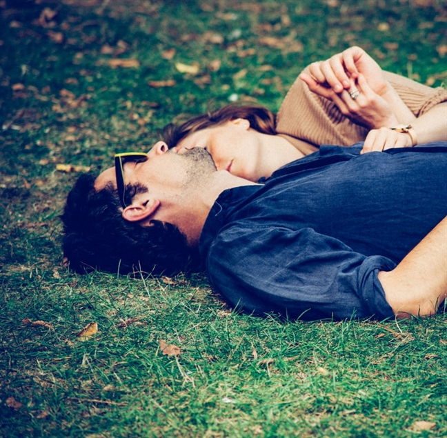 Lấy chồng Tây mới sang? Lay chong Tay moi sang?