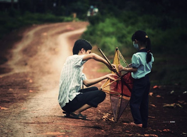 Rưng rưng nhớ ánh đèn hạt bưởi Trung thu xưa Rung rung nho anh den hat buoi Trung thu xua