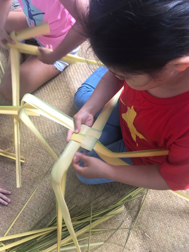 Theo con về lại tuổi thơ Theo con ve lai tuoi tho