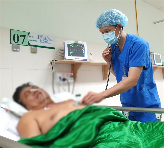 Nghe tiếng gọi trong lúc ngủ trưa, người đàn ông thức dậy rồi lăn ra đột tử Nghe tieng goi trong luc ngu trua, nguoi dan ong thuc day roi lan ra dot tu