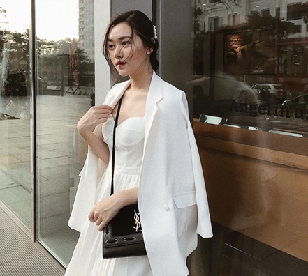 Thân hình 'mặc gì cũng đẹp' của đại diện Việt Nam tại Hoa hậu Quốc tế 2019 Than hinh 'mac gi cung dep' của dại diẹn Viẹt Nam tại Hoa hau Quoc te 2019