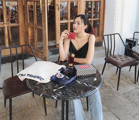 Thân hình 'mặc gì cũng đẹp' của đại diện Việt Nam tại Hoa hậu Quốc tế 2019 Than hinh 'mac gi cung dep' của dại diẹn Viẹt Nam tại Hoa hau Quoc te 2019