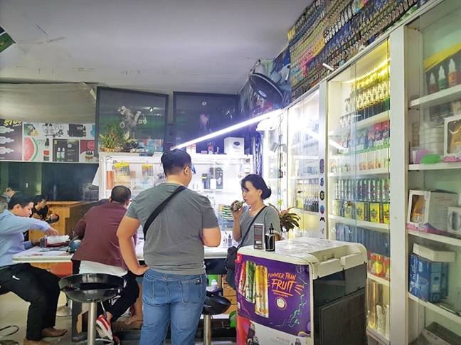 Thuốc lá điện tử có thể gây chết người vẫn được bán như... rau Thuoc la dien tu co the gay chet nguoi van duoc ban nhu... rau
