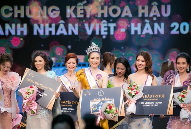 Bất lực với 'hoa hậu chui’? Bat luc voi 'hoa hau chui’?