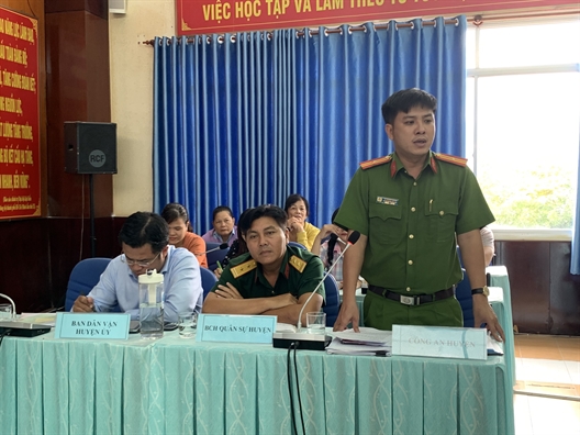 Phụ nữ huyện Nhà Bè gửi nhiều kiến nghị đến chính quyền Phu nu huyen Nha Be gui nhieu kien nghi den chinh quyen