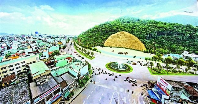Xẻ núi tạc phù điêu 86 tỷ, màn đại xòe 5.000 người: Những 'đại ngôn' văn hóa chỉ có ở Việt Nam Xe nui tac phu dieu 86 ty, man dai xoe 5.000 nguoi: Nhung 'dai ngon' van hoa chi co o Viet Nam