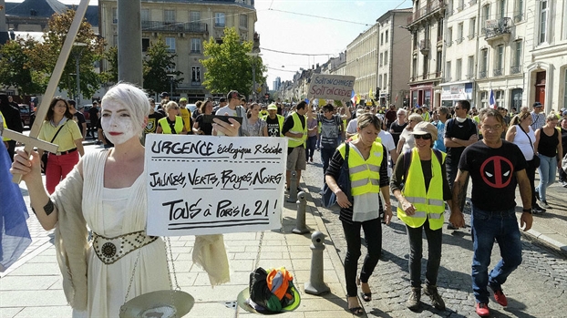 Lo sợ phong trào áo vàng trà trộn cuộc tuần hành vì môi trường, Paris huy động hơn 7.000 cảnh sát Lo so phong trao ao vang tra tron cuoc tuan hanh vi moi truong, Paris huy dong hon 7.000 canh sat