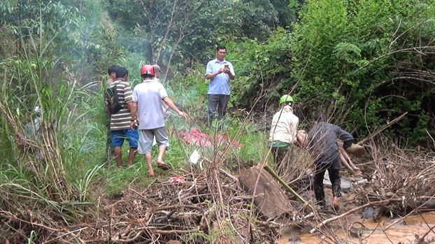 Tìm thấy thi thể học sinh lớp 5 bị nước cuốn trôi Tim thay thi the hoc sinh lop 5 bi nuoc cuon troi