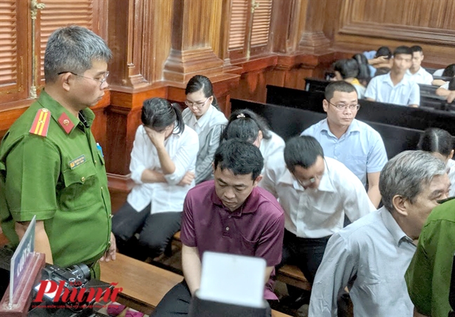 Thứ trưởng Bộ Y tế tiếp tục vắng mặt tại phiên tòa xử vụ án VN Pharma bán thuốc giả Thu truong Bo Y te tiep tuc vang mat tai phien toa xu vu an VN Pharma ban thuoc gia