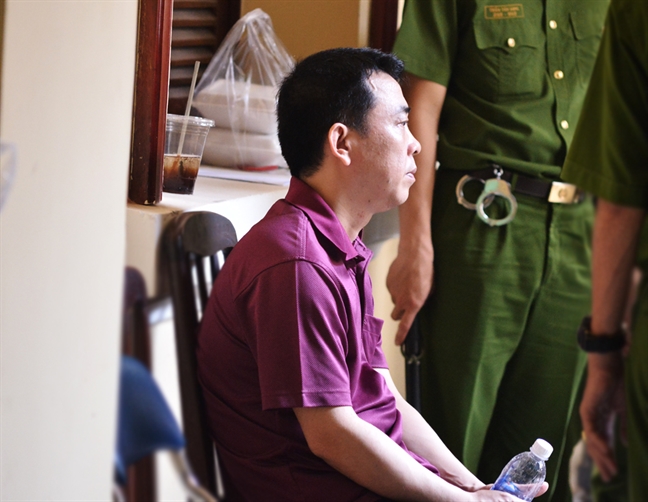 Bên ngoài phiên tòa xử VN Pharma: Khi thời 'hô mưa gọi gió' đi qua Ben ngoai phien toa xu VN Pharma: Khi thoi 'ho mua goi gio' di qua