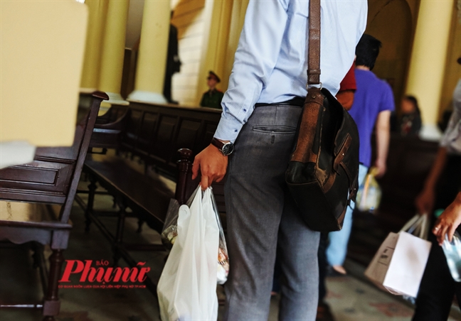 Bên ngoài phiên tòa xử VN Pharma: Khi thời 'hô mưa gọi gió' đi qua Ben ngoai phien toa xu VN Pharma: Khi thoi 'ho mua goi gio' di qua