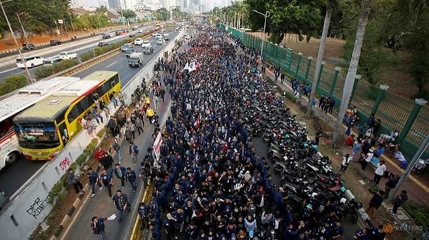 Indonesia: Hàng chục ngàn sinh viên biểu tình phản đối Luật chống tham nhũng và Bộ luật Hình sự mới Indonesia: Hang chuc ngan sinh vien bieu tinh phan doi Luat chong tham nhung va Bo luat Hinh su moi