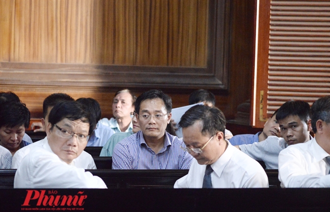 Chủ tọa phiên toà VN Pharma: Các bị cáo không phải bị truy tố tội buôn bán thuốc giả Chu toa phien toa VN Pharma: Cac bi cao khong phai bi truy to toi buon ban thuoc gia