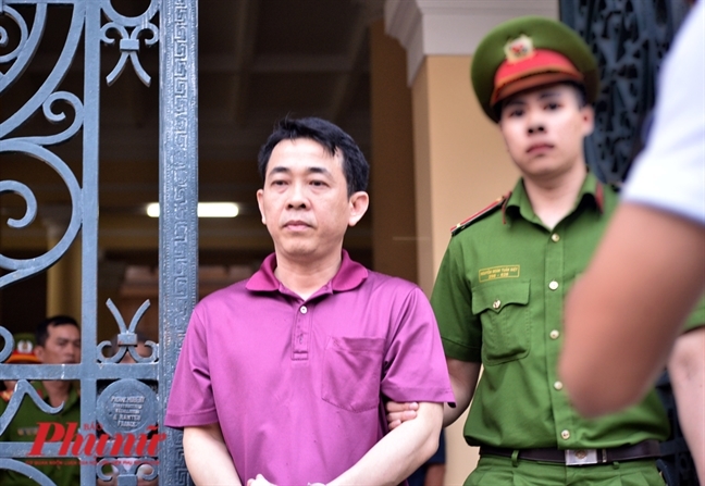 Chủ tọa phiên toà VN Pharma: Các bị cáo không phải bị truy tố tội buôn bán thuốc giả Chu toa phien toa VN Pharma: Cac bi cao khong phai bi truy to toi buon ban thuoc gia