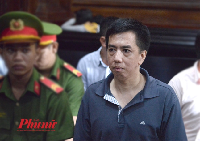 Chủ mưu vụ buôn bán hàng giả là thuốc chữa bệnh bị đề nghị mức án 20 năm tù Chu muu vu buon ban hang gia la thuoc chua benh bi de nghi muc an 20 nam tu