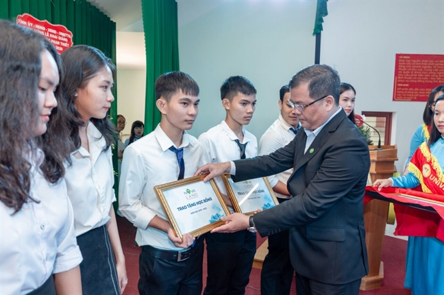 Thực hiện trách nhiệm xã hội tại Bình Thuận, Novaland tiếp tục song hành cùng giáo dục và đào tạo Thuc hien trach nhiem xa hoi tai Binh Thuan, Novaland tiep tuc song hanh cung giao duc va dao tao