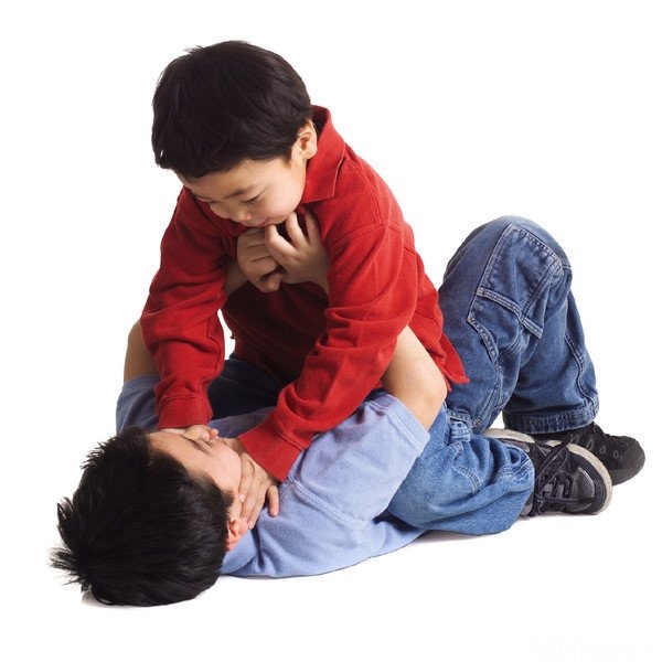 Tôi hối hận vì để con nhìn ba đánh mẹ Toi hoi han vi de con nhin ba danh me