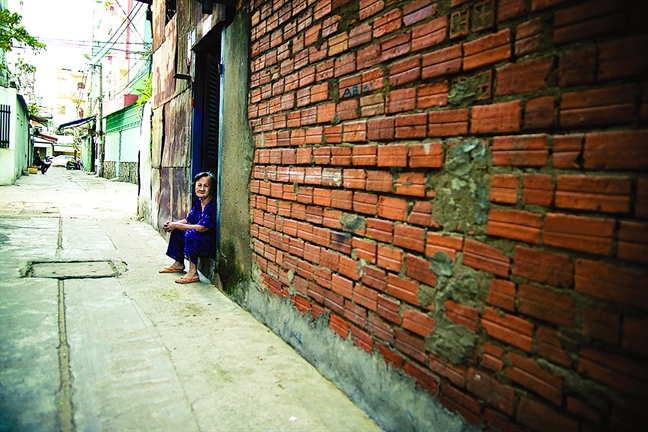 Người già sợ cô đơn, vô dụng Nguoi gia so co don, vo dung