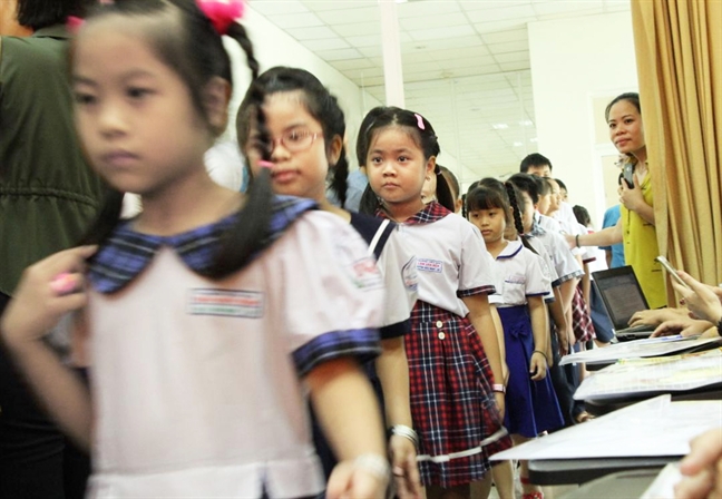 Nữ công nhân các khu chế xuất, khu công nghiệp kiến nghị: Làm sao để an toàn cho con, nhẹ nhàng cho mẹ! Nu cong nhan cac khu che xuat, khu cong nghiep kien nghi: Lam sao de an toan cho con, nhe nhang cho me!
