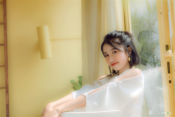 Nhan sắc của 3 mỹ nhân chiếm top trending YouTube Nhan sác của 3 mỹ nhan chiém top trending YouTube