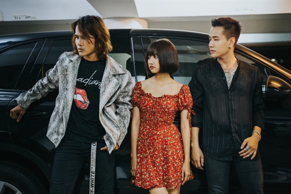 Nhan sắc của 3 mỹ nhân chiếm top trending YouTube Nhan sác của 3 mỹ nhan chiém top trending YouTube