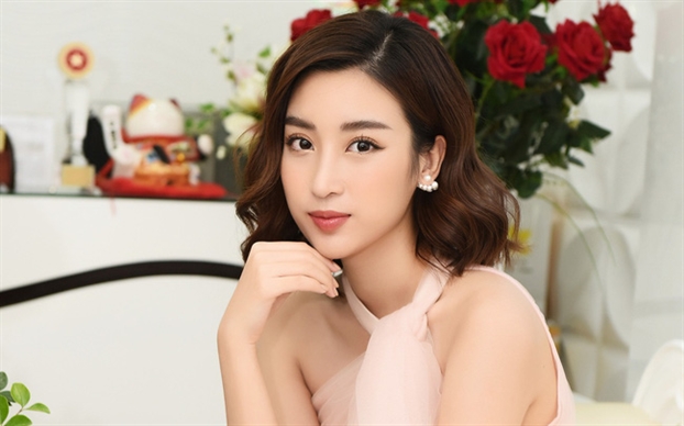 Nhan sắc của 3 mỹ nhân chiếm top trending YouTube Nhan sác của 3 mỹ nhan chiém top trending YouTube
