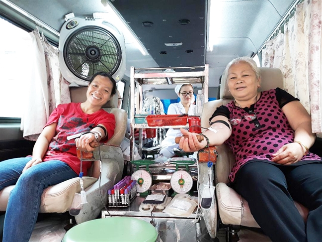 Hiến giọt máu đào, trao hy vọng sống Hien giot mau dao, trao hy vong song