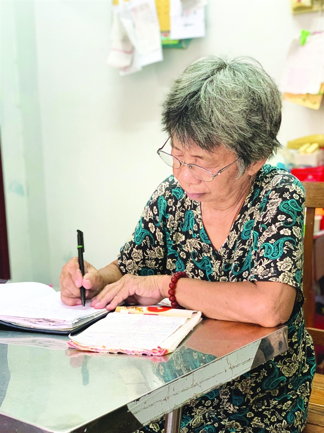 Cụ bà Mạnh Thường Quân đến từ viện dưỡng lão Cu ba Manh Thuong Quan den tu vien duong lao