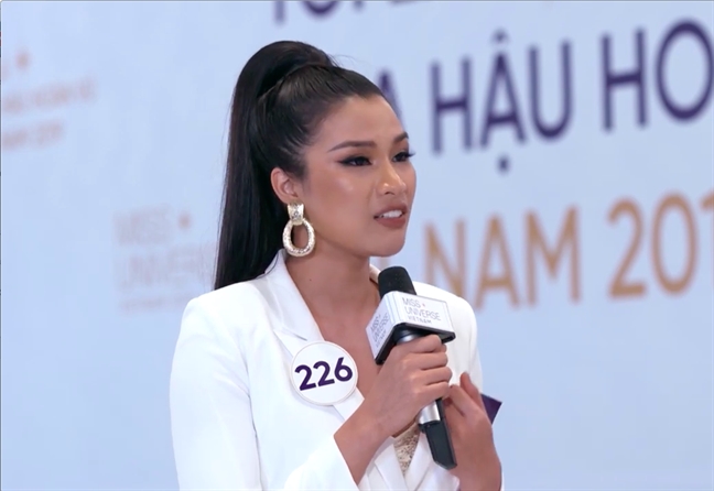 Thí sinh ‘Hoa hậu Hoàn vũ Việt Nam 2019’: cha đẻ 'Xuân tóc đỏ' là Nam Cao! Thi sinh ‘Hoa hau Hoan vu Viet Nam 2019’: cha de 'Xuan toc do' la Nam Cao!
