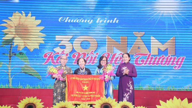 Hội Phụ nữ từ thiện TP.HCM: 30 năm kết nối yêu thương Hoi Phu nu tu thien TP.HCM: 30 nam ket noi yeu thuong
